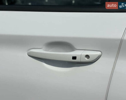 Білий Хендай Kona Electric, об'ємом двигуна 0 л та пробігом 93 тис. км за 18900 $, фото 25 на Automoto.ua