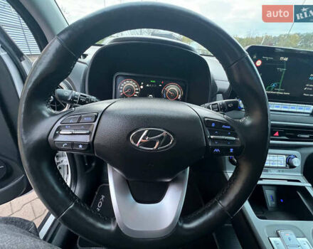 Белый Хендай Kona Electric, объемом двигателя 0 л и пробегом 120 тыс. км за 19850 $, фото 22 на Automoto.ua