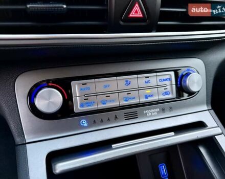 Белый Хендай Kona Electric, объемом двигателя 0 л и пробегом 78 тыс. км за 17250 $, фото 59 на Automoto.ua