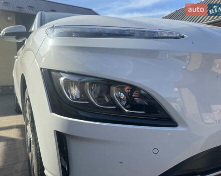 Белый Хендай Kona Electric, объемом двигателя 0 л и пробегом 101 тыс. км за 19800 $, фото 28 на Automoto.ua