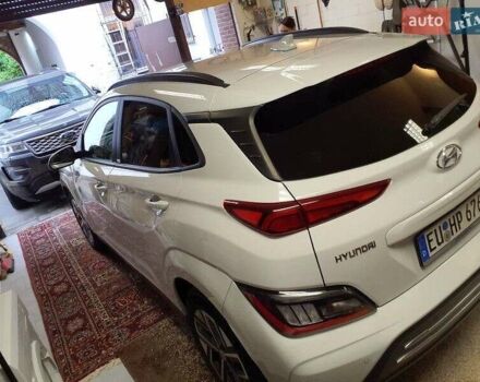 Белый Хендай Kona Electric, объемом двигателя 0 л и пробегом 64 тыс. км за 21499 $, фото 110 на Automoto.ua