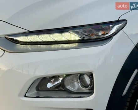 Белый Хендай Kona Electric, объемом двигателя 0 л и пробегом 78 тыс. км за 17250 $, фото 22 на Automoto.ua