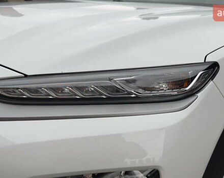 Белый Хендай Kona Electric, объемом двигателя 0 л и пробегом 124 тыс. км за 17494 $, фото 15 на Automoto.ua