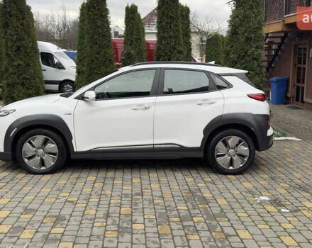 Белый Хендай Kona Electric, объемом двигателя 0 л и пробегом 124 тыс. км за 17494 $, фото 10 на Automoto.ua