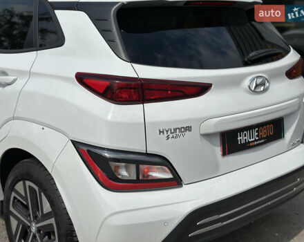 Білий Хендай Kona Electric, об'ємом двигуна 0 л та пробігом 93 тис. км за 18900 $, фото 15 на Automoto.ua