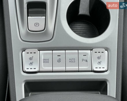 Белый Хендай Kona Electric, объемом двигателя 0 л и пробегом 111 тыс. км за 18570 $, фото 66 на Automoto.ua