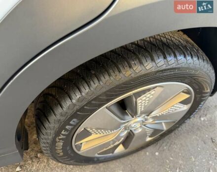 Білий Хендай Kona Electric, об'ємом двигуна 0 л та пробігом 64 тис. км за 16950 $, фото 30 на Automoto.ua