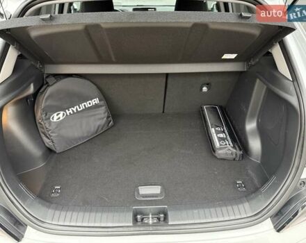 Белый Хендай Kona Electric, объемом двигателя 0 л и пробегом 64 тыс. км за 21499 $, фото 76 на Automoto.ua