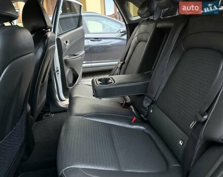 Белый Хендай Kona Electric, объемом двигателя 0 л и пробегом 92 тыс. км за 17950 $, фото 56 на Automoto.ua
