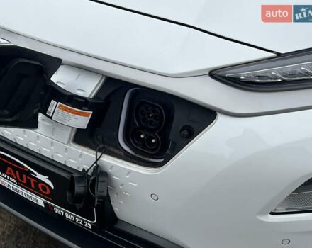 Белый Хендай Kona Electric, объемом двигателя 0 л и пробегом 111 тыс. км за 18570 $, фото 86 на Automoto.ua