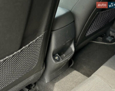 Білий Хендай Kona Electric, об'ємом двигуна 0 л та пробігом 93 тис. км за 18900 $, фото 57 на Automoto.ua