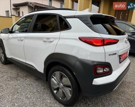 Белый Хендай Kona Electric, объемом двигателя 0 л и пробегом 92 тыс. км за 17950 $, фото 3 на Automoto.ua
