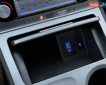 Білий Хендай Kona Electric, об'ємом двигуна 0 л та пробігом 70 тис. км за 19828 $, фото 59 на Automoto.ua