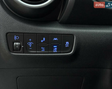 Белый Хендай Kona Electric, объемом двигателя 0 л и пробегом 98 тыс. км за 18999 $, фото 18 на Automoto.ua