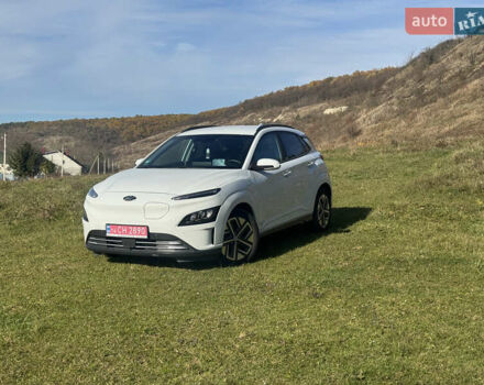 Белый Хендай Kona Electric, объемом двигателя 0 л и пробегом 101 тыс. км за 19800 $, фото 3 на Automoto.ua