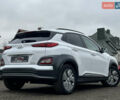 Белый Хендай Kona Electric, объемом двигателя 0 л и пробегом 111 тыс. км за 18570 $, фото 7 на Automoto.ua