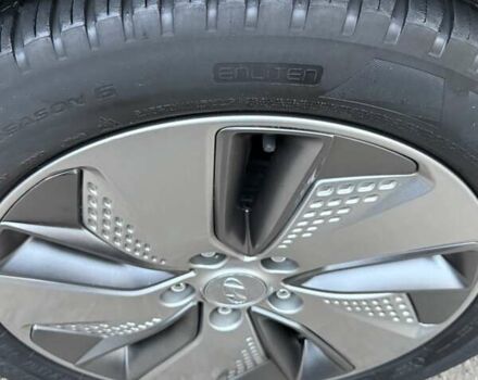 Белый Хендай Kona Electric, объемом двигателя 0 л и пробегом 92 тыс. км за 17950 $, фото 41 на Automoto.ua