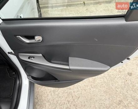 Белый Хендай Kona Electric, объемом двигателя 0 л и пробегом 64 тыс. км за 21499 $, фото 74 на Automoto.ua