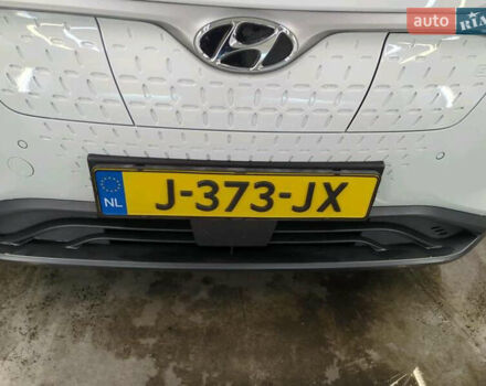 Білий Хендай Kona Electric, об'ємом двигуна 0 л та пробігом 100 тис. км за 19700 $, фото 11 на Automoto.ua