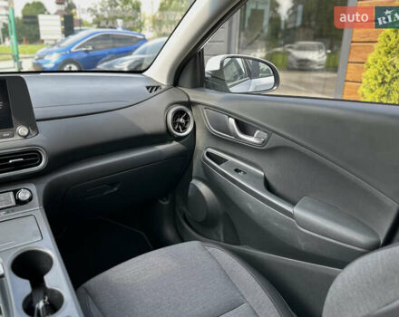 Білий Хендай Kona Electric, об'ємом двигуна 0 л та пробігом 93 тис. км за 18900 $, фото 50 на Automoto.ua