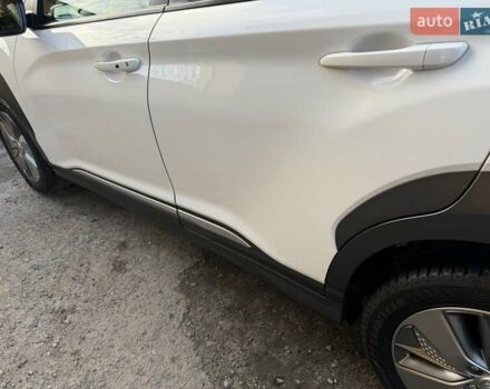 Білий Хендай Kona Electric, об'ємом двигуна 0 л та пробігом 64 тис. км за 16950 $, фото 5 на Automoto.ua