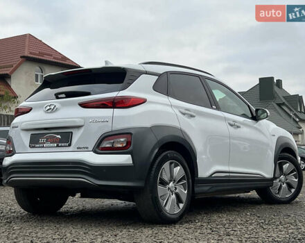Білий Хендай Kona Electric, об'ємом двигуна 0 л та пробігом 70 тис. км за 19828 $, фото 7 на Automoto.ua