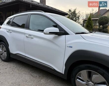 Белый Хендай Kona Electric, объемом двигателя 0 л и пробегом 92 тыс. км за 17950 $, фото 21 на Automoto.ua