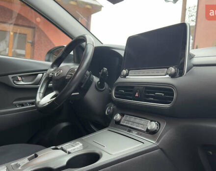 Белый Хендай Kona Electric, объемом двигателя 0 л и пробегом 124 тыс. км за 17494 $, фото 43 на Automoto.ua