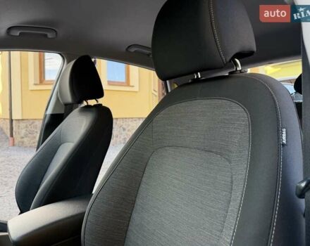 Білий Хендай Kona Electric, об'ємом двигуна 0 л та пробігом 64 тис. км за 16950 $, фото 65 на Automoto.ua