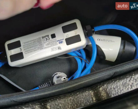 Білий Хендай Kona Electric, об'ємом двигуна 0 л та пробігом 100 тис. км за 19700 $, фото 10 на Automoto.ua