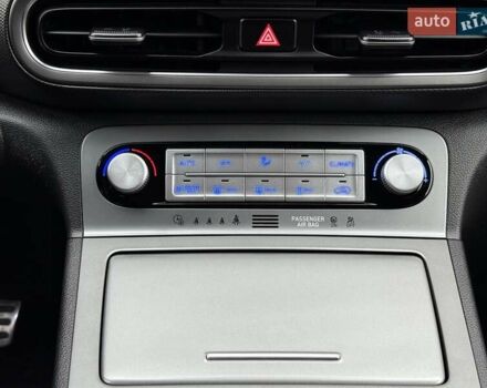 Белый Хендай Kona Electric, объемом двигателя 0 л и пробегом 64 тыс. км за 21499 $, фото 55 на Automoto.ua