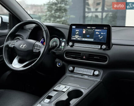 Белый Хендай Kona Electric, объемом двигателя 0 л и пробегом 98 тыс. км за 18999 $, фото 1 на Automoto.ua