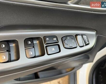 Білий Хендай Kona Electric, об'ємом двигуна 0 л та пробігом 64 тис. км за 16950 $, фото 78 на Automoto.ua