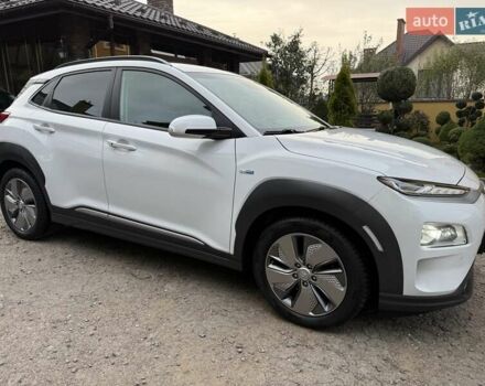 Белый Хендай Kona Electric, объемом двигателя 0 л и пробегом 92 тыс. км за 17950 $, фото 10 на Automoto.ua