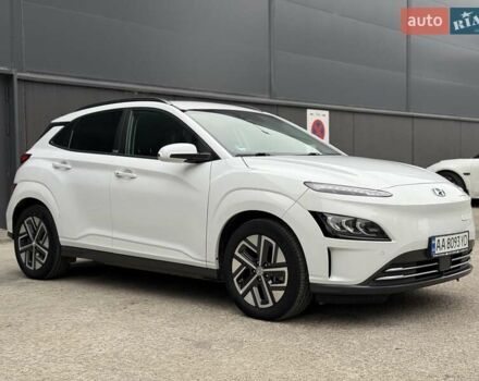 Белый Хендай Kona Electric, объемом двигателя 0 л и пробегом 64 тыс. км за 21499 $, фото 18 на Automoto.ua