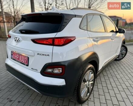 Белый Хендай Kona Electric, объемом двигателя 0 л и пробегом 78 тыс. км за 17250 $, фото 21 на Automoto.ua