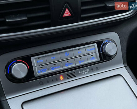 Білий Хендай Kona Electric, об'ємом двигуна 0 л та пробігом 70 тис. км за 19828 $, фото 58 на Automoto.ua