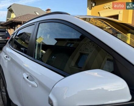 Білий Хендай Kona Electric, об'ємом двигуна 0 л та пробігом 64 тис. км за 16950 $, фото 32 на Automoto.ua