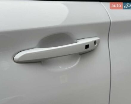 Белый Хендай Kona Electric, объемом двигателя 0 л и пробегом 64 тыс. км за 21499 $, фото 33 на Automoto.ua