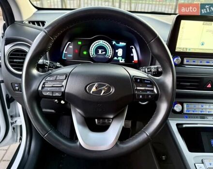 Белый Хендай Kona Electric, объемом двигателя 0 л и пробегом 78 тыс. км за 17250 $, фото 51 на Automoto.ua