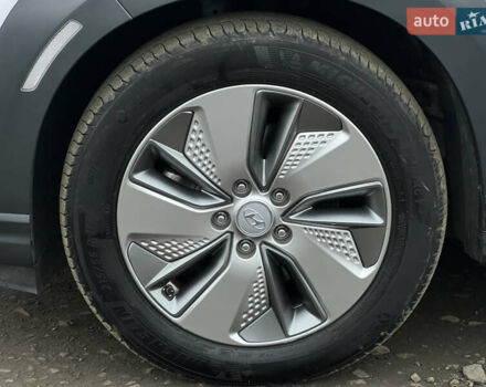 Белый Хендай Kona Electric, объемом двигателя 0 л и пробегом 111 тыс. км за 18570 $, фото 21 на Automoto.ua