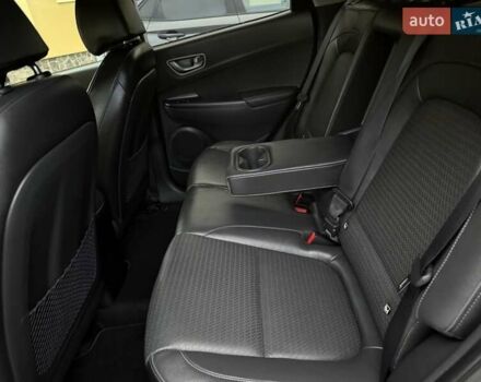 Белый Хендай Kona Electric, объемом двигателя 0 л и пробегом 92 тыс. км за 17950 $, фото 96 на Automoto.ua