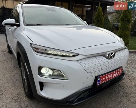 Белый Хендай Kona Electric, объемом двигателя 0 л и пробегом 92 тыс. км за 17950 $, фото 11 на Automoto.ua