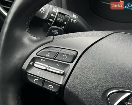 Белый Хендай Kona Electric, объемом двигателя 0 л и пробегом 111 тыс. км за 18570 $, фото 61 на Automoto.ua