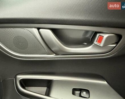 Белый Хендай Kona Electric, объемом двигателя 0 л и пробегом 92 тыс. км за 17950 $, фото 114 на Automoto.ua