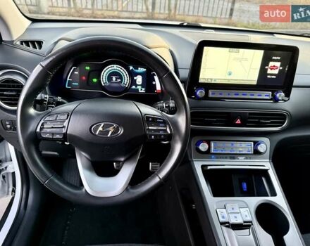 Белый Хендай Kona Electric, объемом двигателя 0 л и пробегом 78 тыс. км за 17250 $, фото 50 на Automoto.ua
