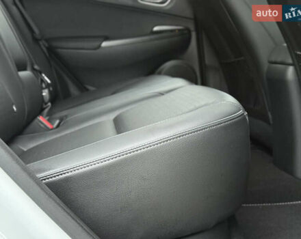 Белый Хендай Kona Electric, объемом двигателя 0 л и пробегом 98 тыс. км за 18999 $, фото 35 на Automoto.ua