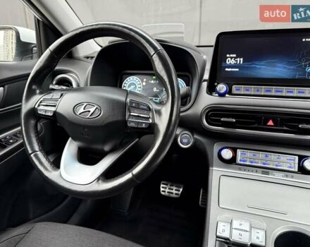 Белый Хендай Kona Electric, объемом двигателя 0 л и пробегом 64 тыс. км за 21499 $, фото 47 на Automoto.ua