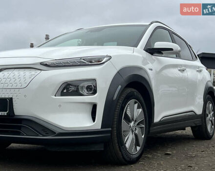 Белый Хендай Kona Electric, объемом двигателя 0 л и пробегом 111 тыс. км за 18570 $, фото 10 на Automoto.ua
