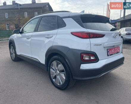 Белый Хендай Kona Electric, объемом двигателя 0 л и пробегом 117 тыс. км за 16500 $, фото 11 на Automoto.ua